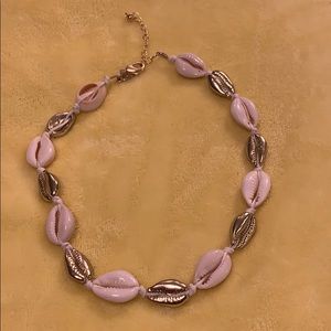 Shell choker necklace